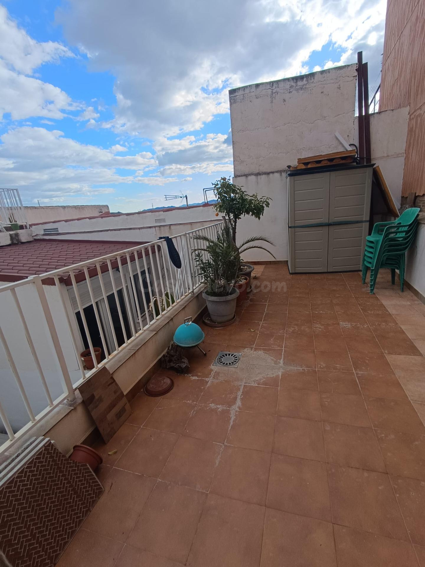 CASA EN PETRER CON TERRAZA Y PATIO - foto 5