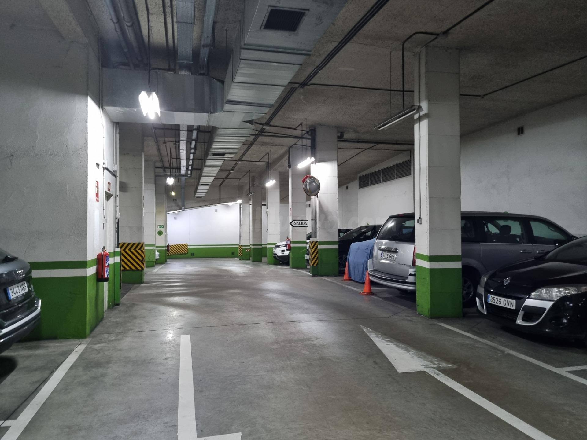 Plaza para coche grande en Pirámides - foto 3