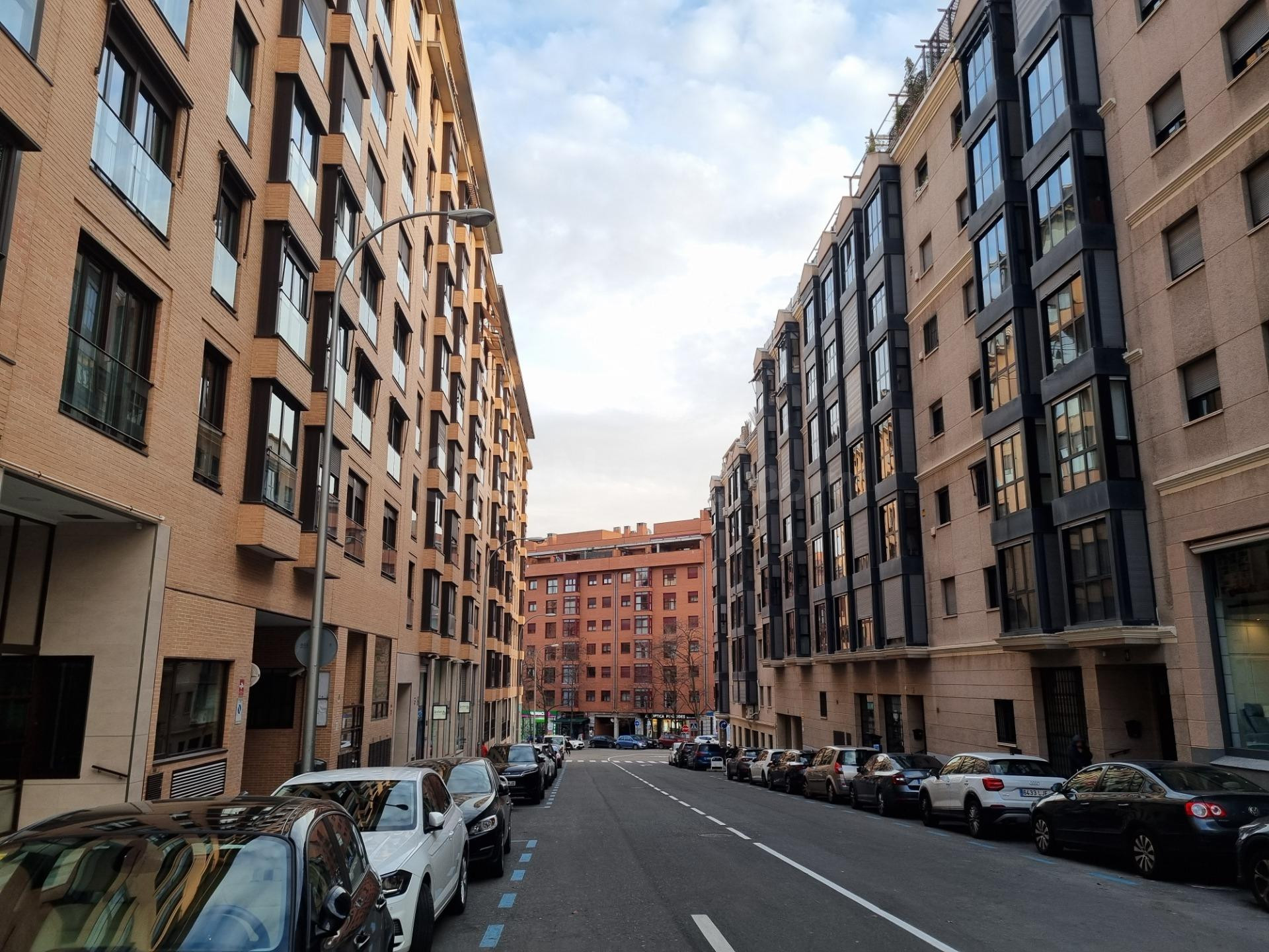 Plaza para coche grande en Pirámides - foto 5