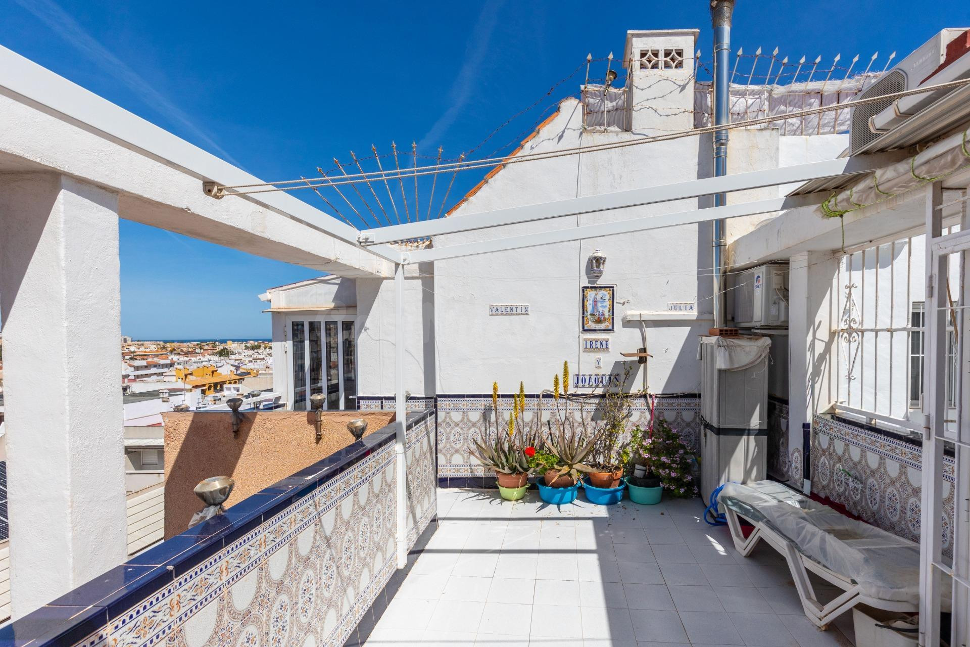 Ático con Terraza Infinita y Vistas al Mar en Calle Fragata  - foto 3