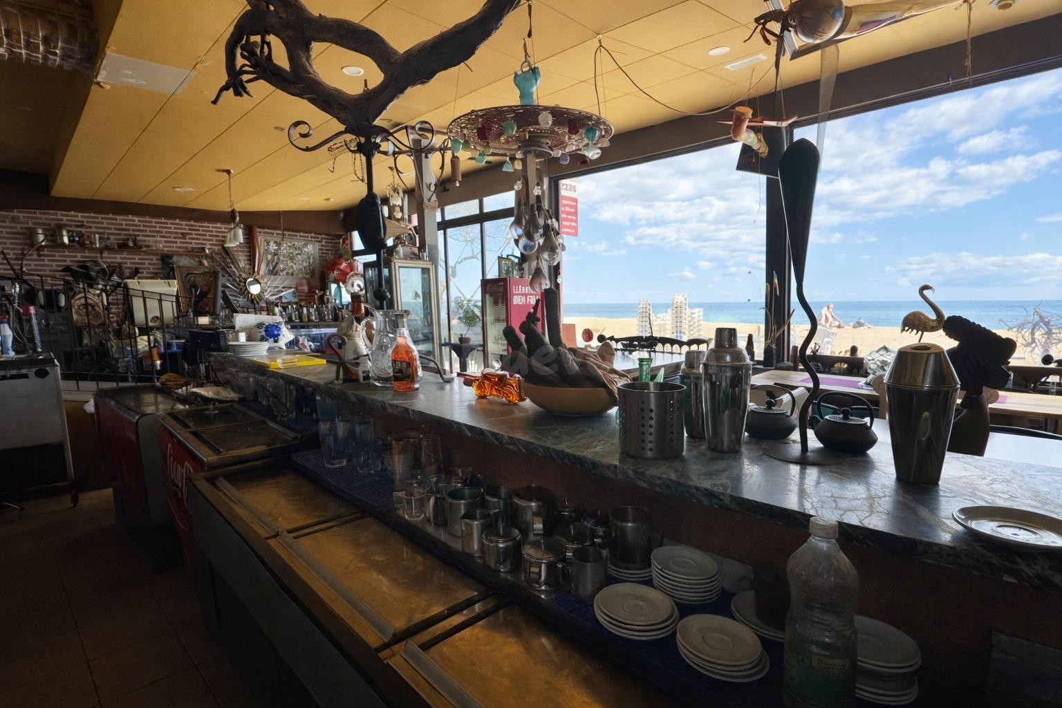En venta Bar-Restaurante en primera línea de mar en Platja d’Aro con gran espacio interior y de terraza - foto 4