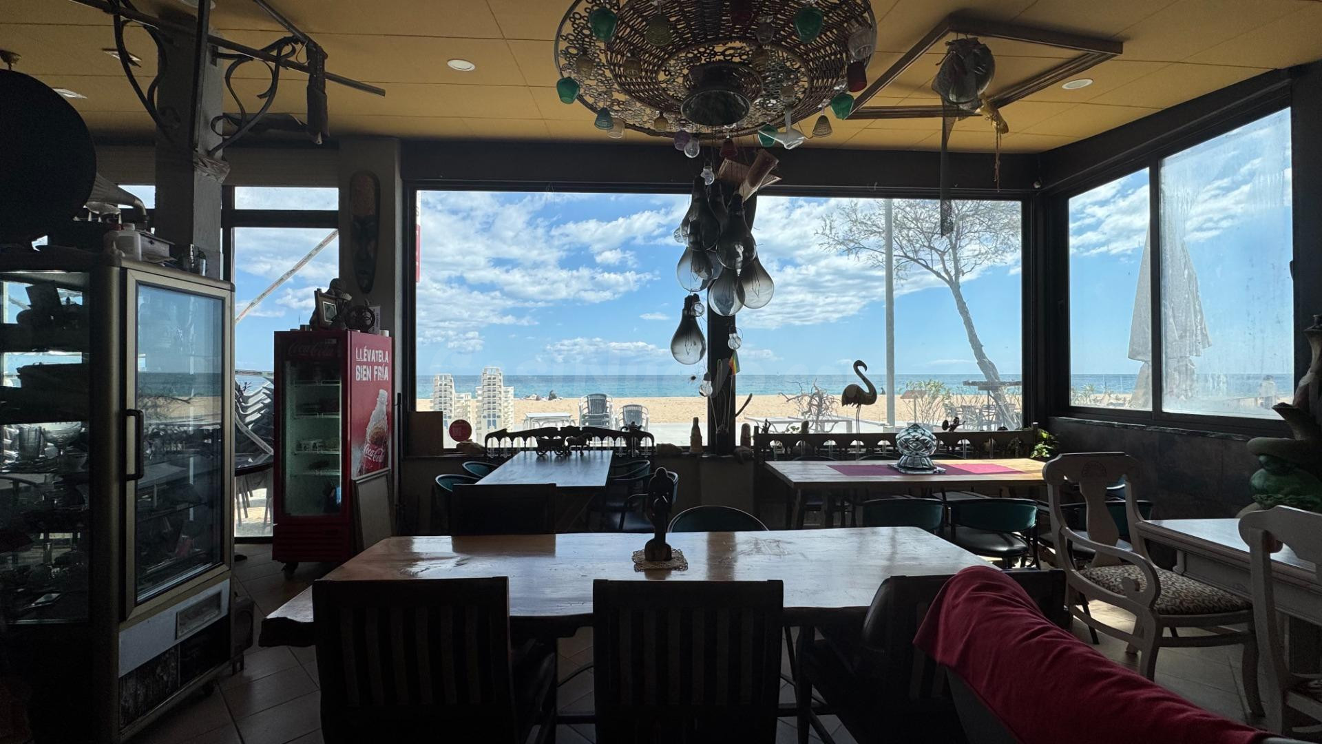 En venta Bar-Restaurante en primera línea de mar en Platja d’Aro con gran espacio interior y de terraza - foto 5