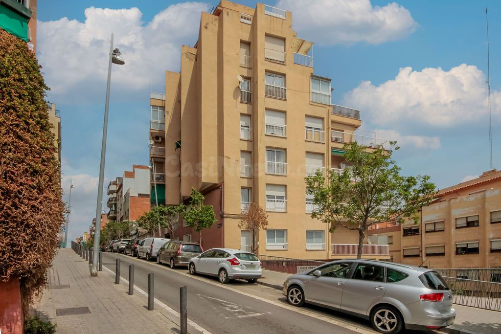 Se vende piso en Ricardo Strauss 4 de Badalona, Barcelona. - foto 3