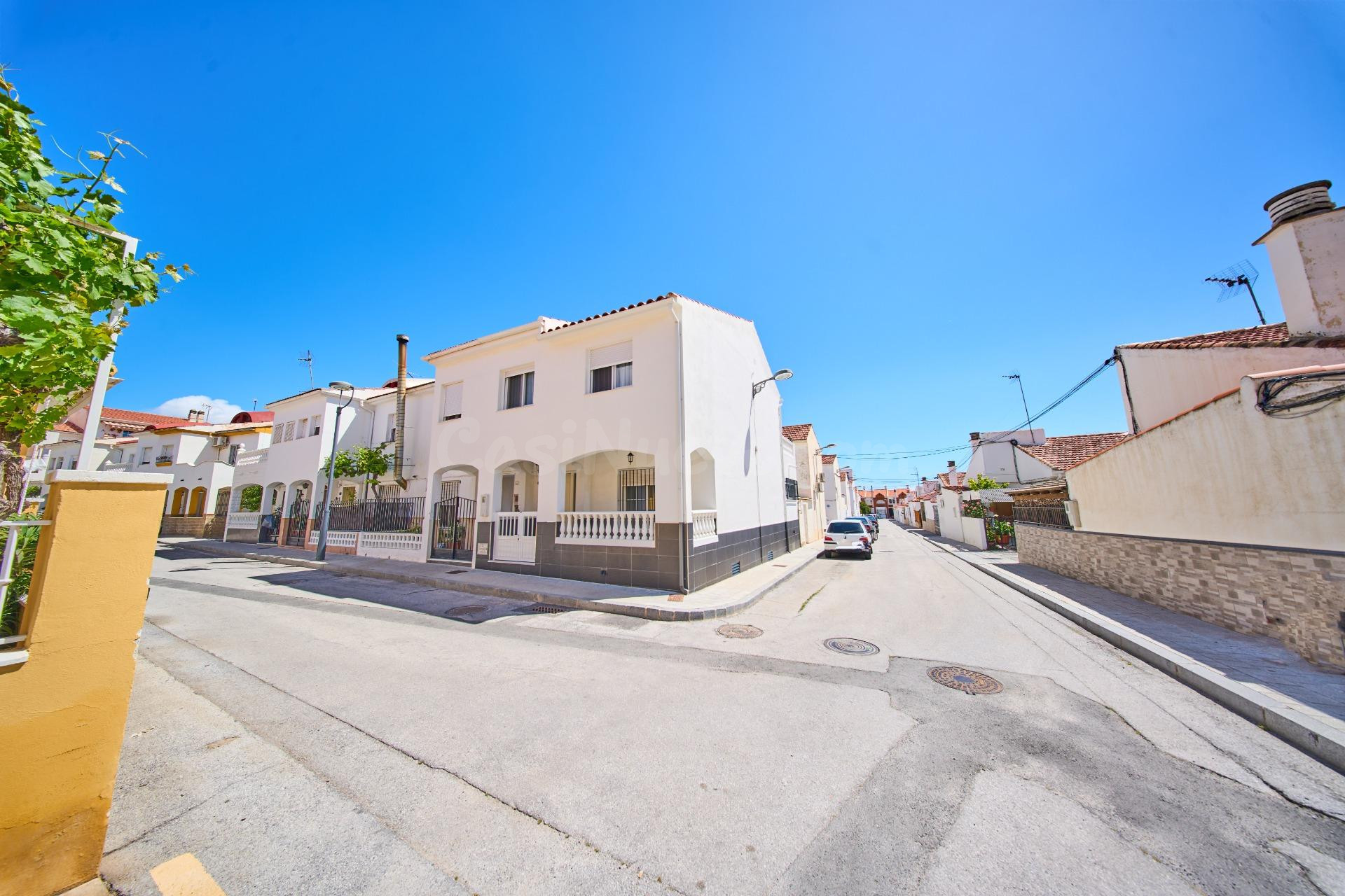 Casa en Perfecto Estado en Baza (Urbanización Pablo Picasso) - foto 2