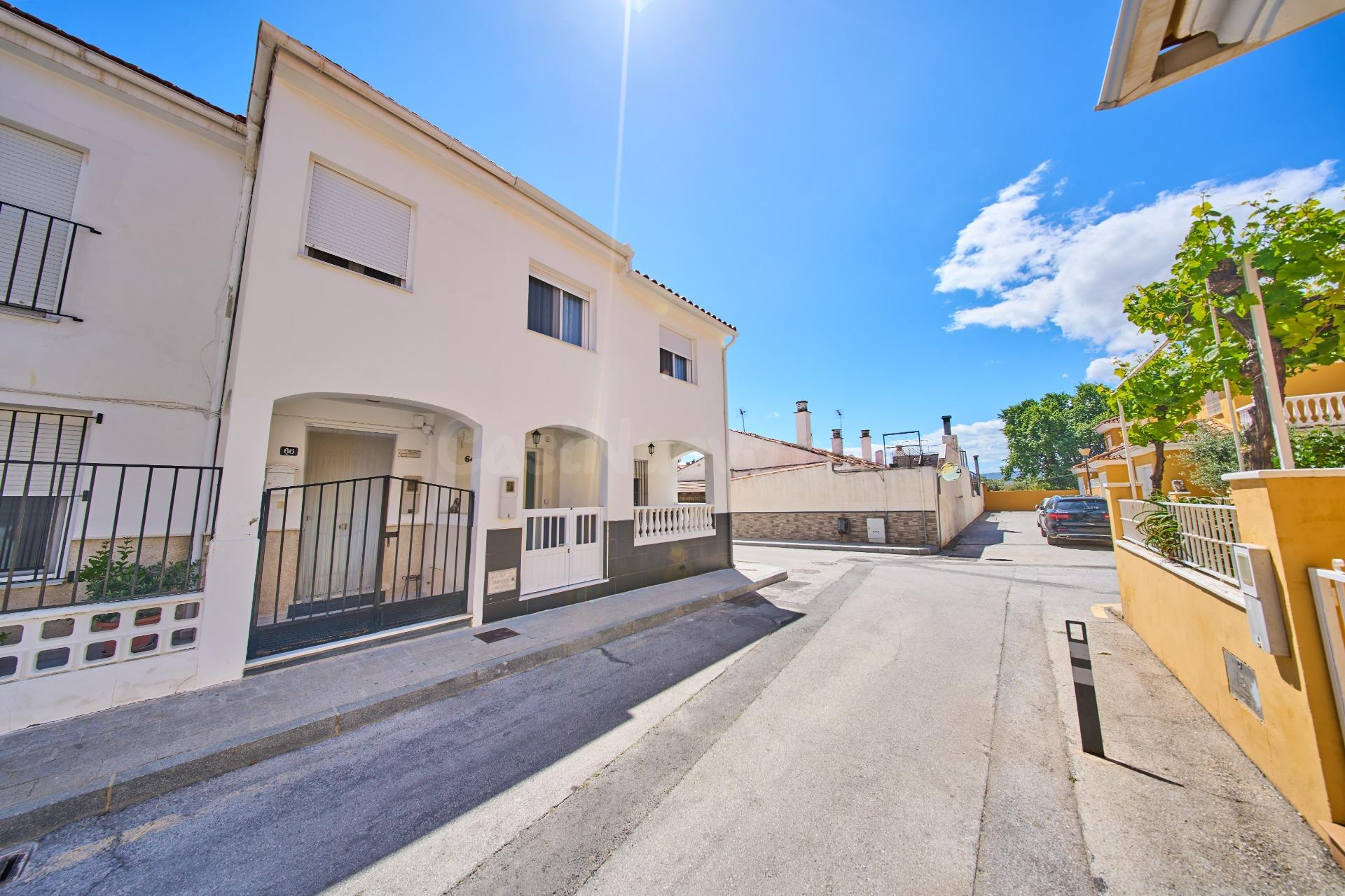 Casa en Perfecto Estado en Baza (Urbanización Pablo Picasso) - foto 3