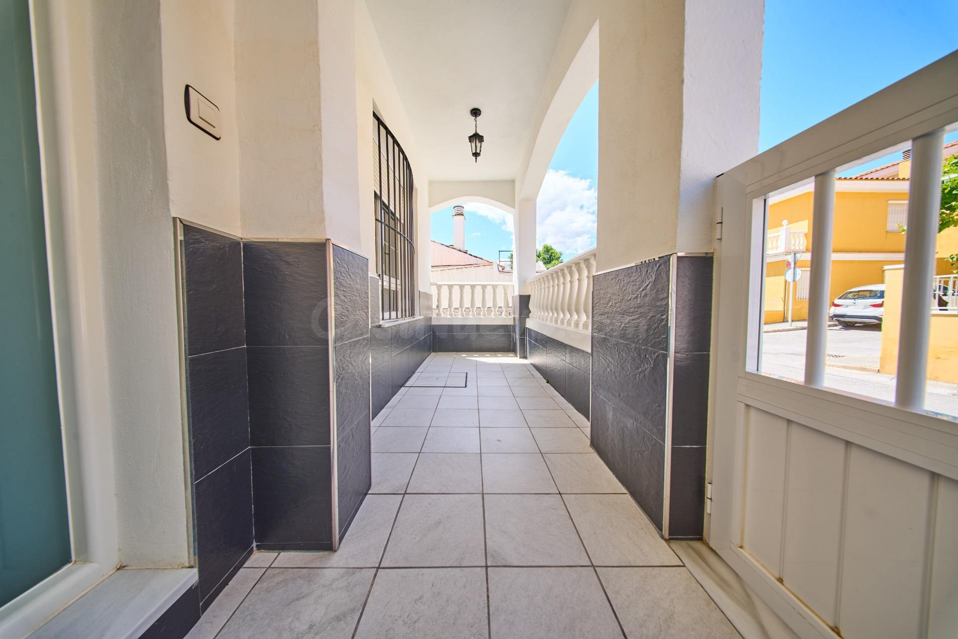 Casa en Perfecto Estado en Baza (Urbanización Pablo Picasso) - foto 5