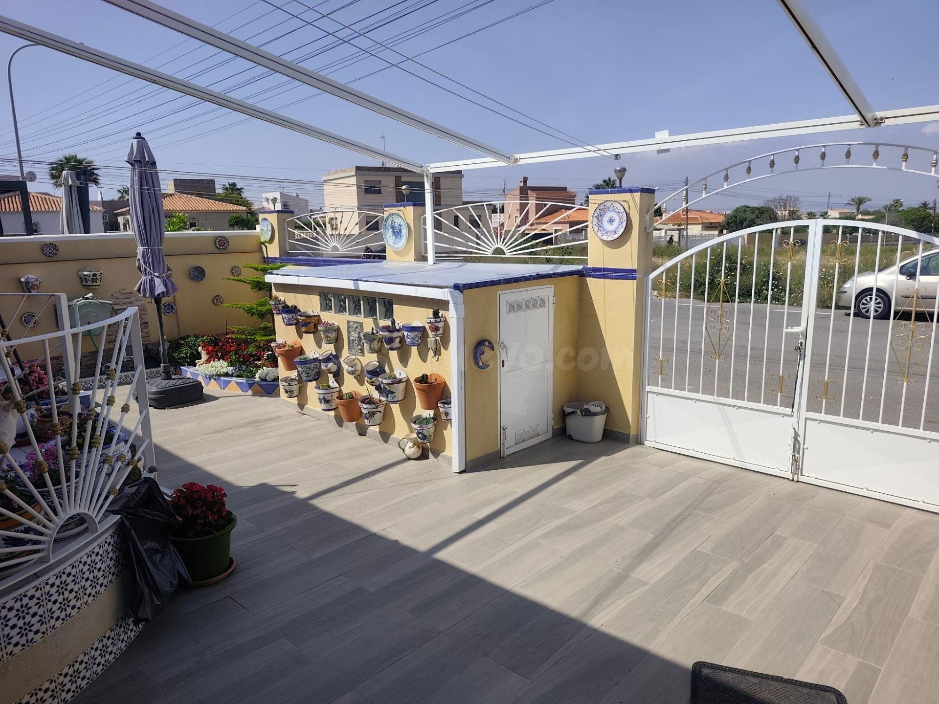 Encantador Adosado en Torrevieja - Ideal para Disfrutar del Sol - foto 4