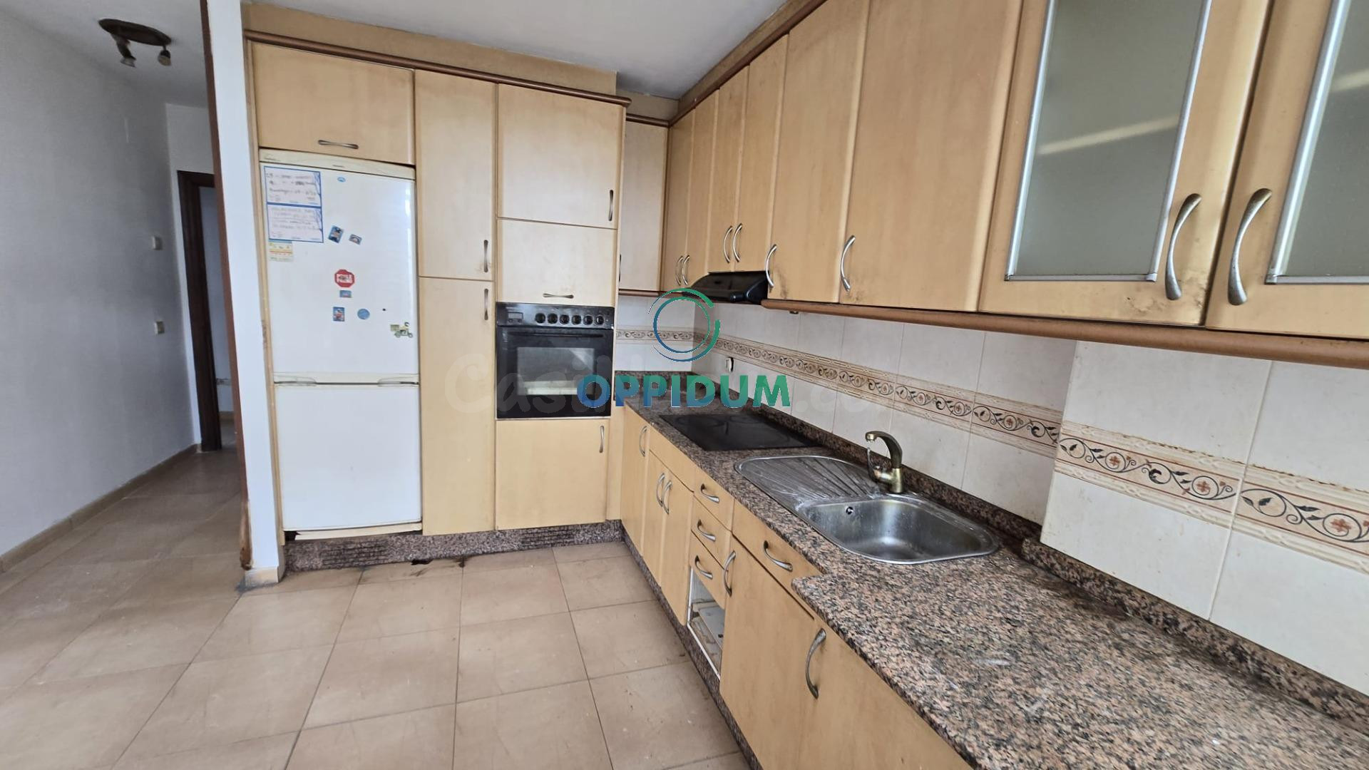 VENTA DE PISO DE 2 DORMITORIOS CON GARAJE Y TRASTERO EN NARÓ - foto 2