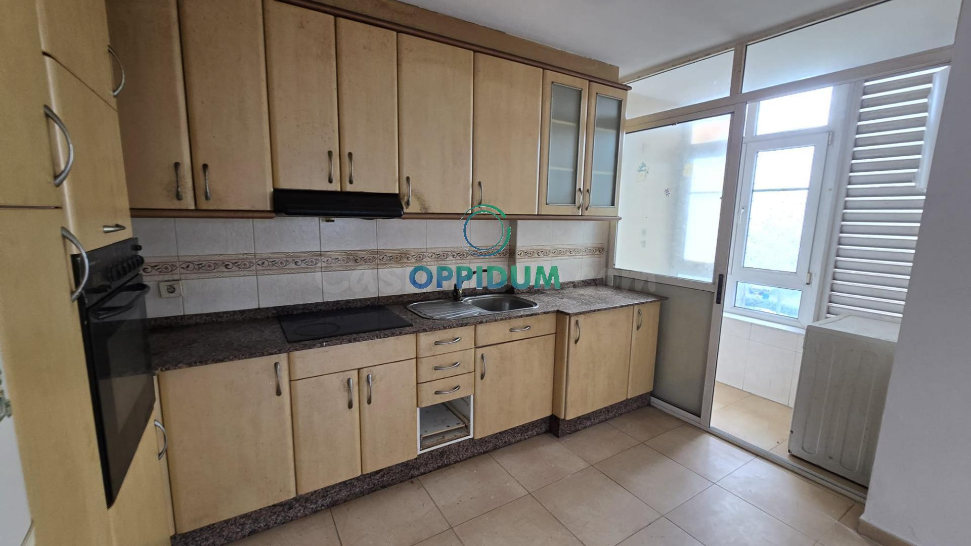 VENTA DE PISO DE 2 DORMITORIOS CON GARAJE Y TRASTERO EN NARÓ - foto 4