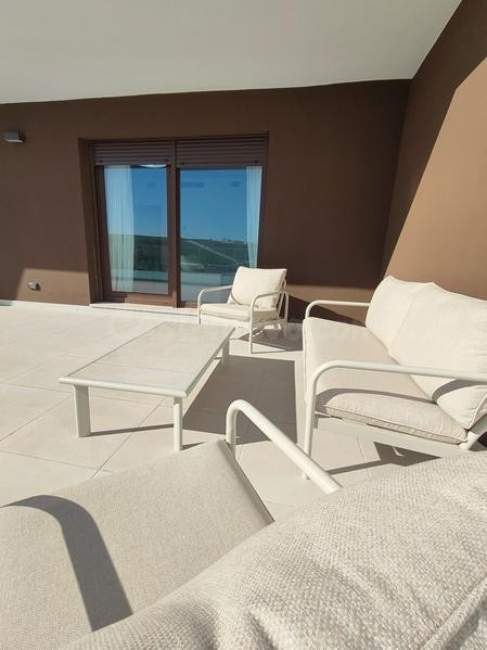 SE ALQUILA PRECIOSO ÁTICO AMUEBLADO EN ESTEPONA