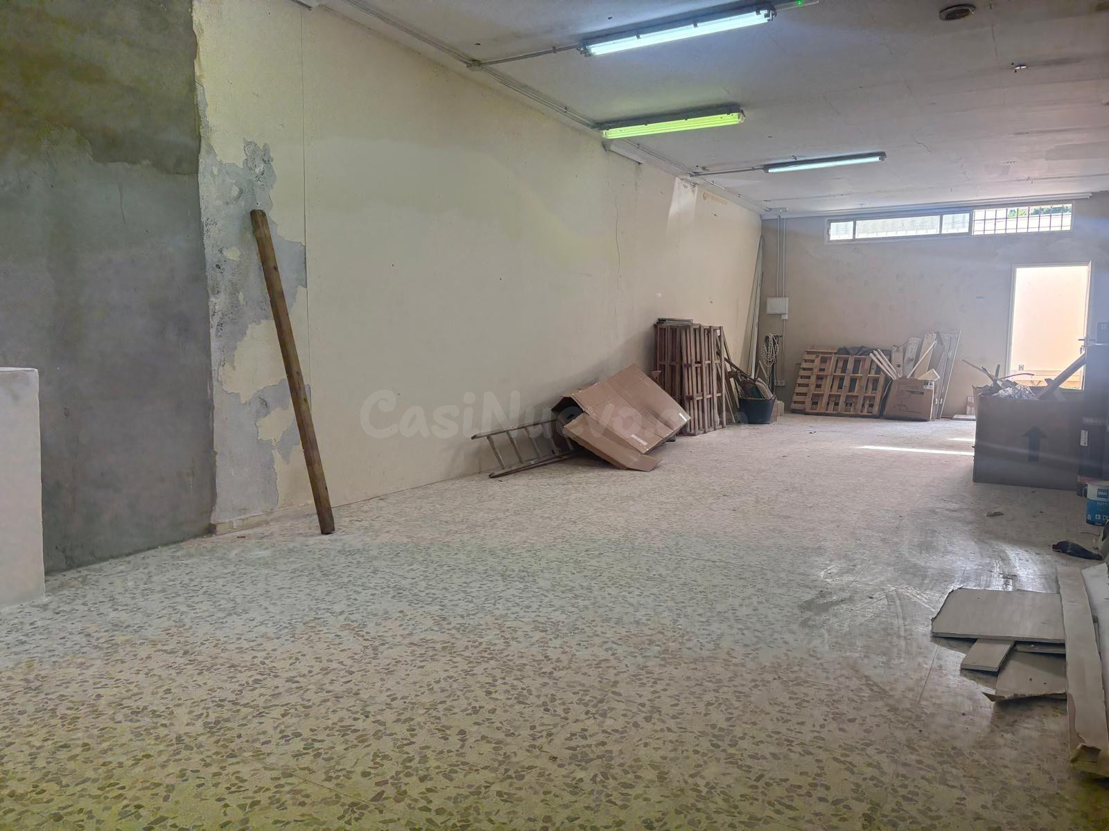 SE ALQUILAN dos locales de 100 m2 cada uno, con ubicación es - foto 2