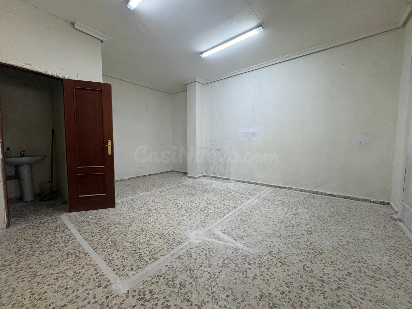 SE ALQUILAN dos locales de 100 m2 cada uno, con ubicación es - foto 4