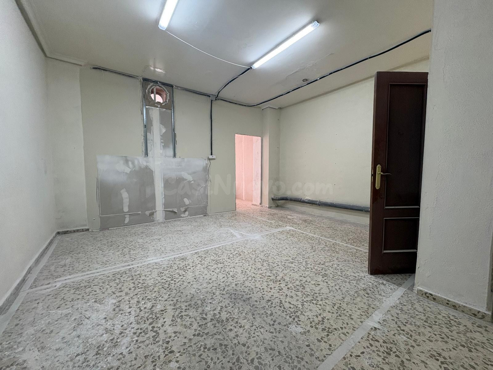 SE ALQUILAN dos locales de 100 m2 cada uno, con ubicación es - foto 5