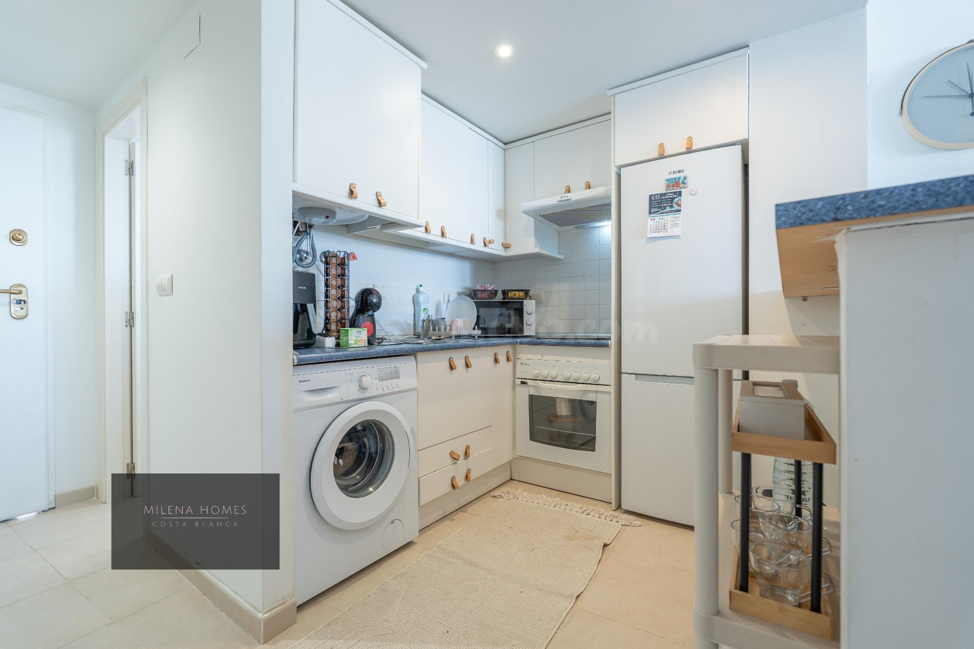 Magnífico apartamento con piscina, parking y cerca de golf en Orihuela Costa - foto 5