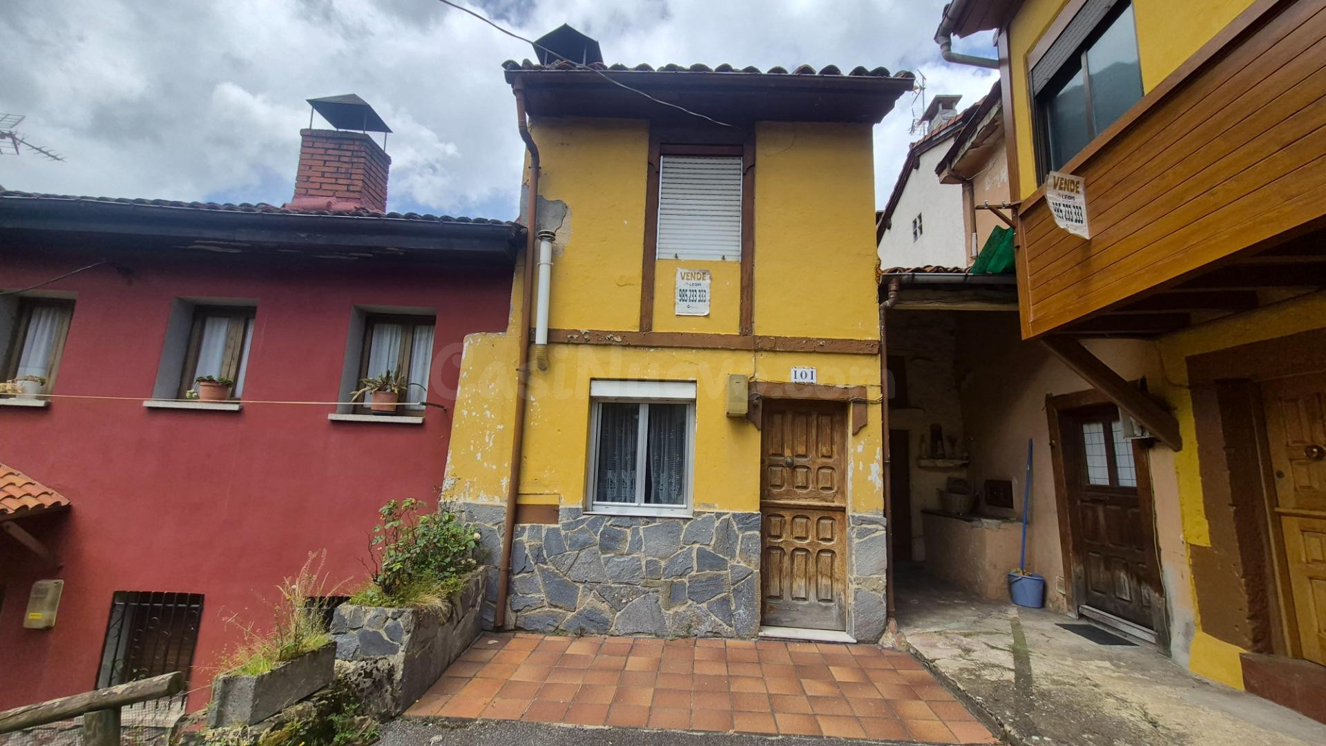 CASA TRADICIONAL CON BUHARDILLA Y ALMACEN ANEXO EN FELECHOSA - foto 2