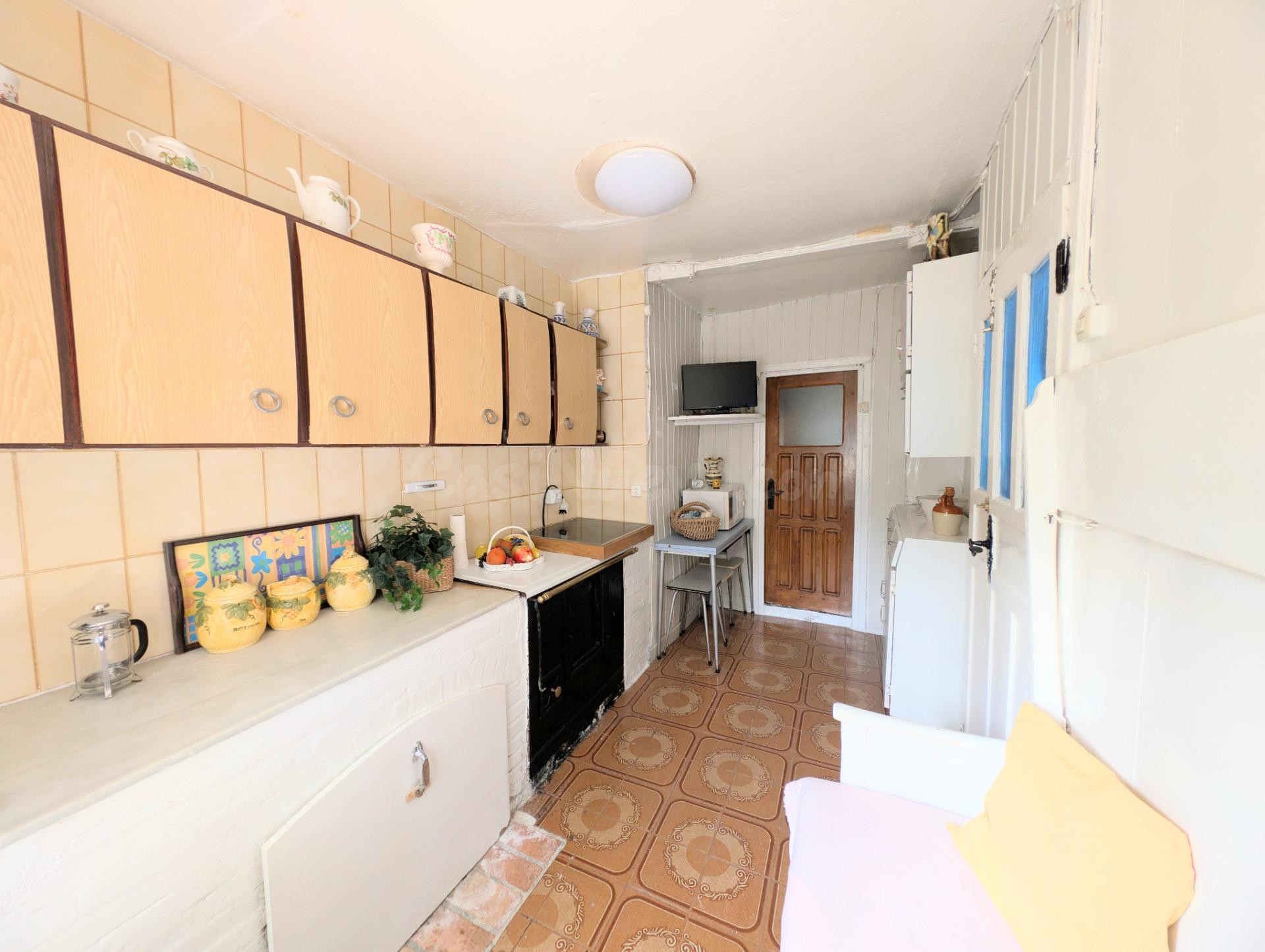 CASA TRADICIONAL CON BUHARDILLA Y ALMACEN ANEXO EN FELECHOSA - foto 3