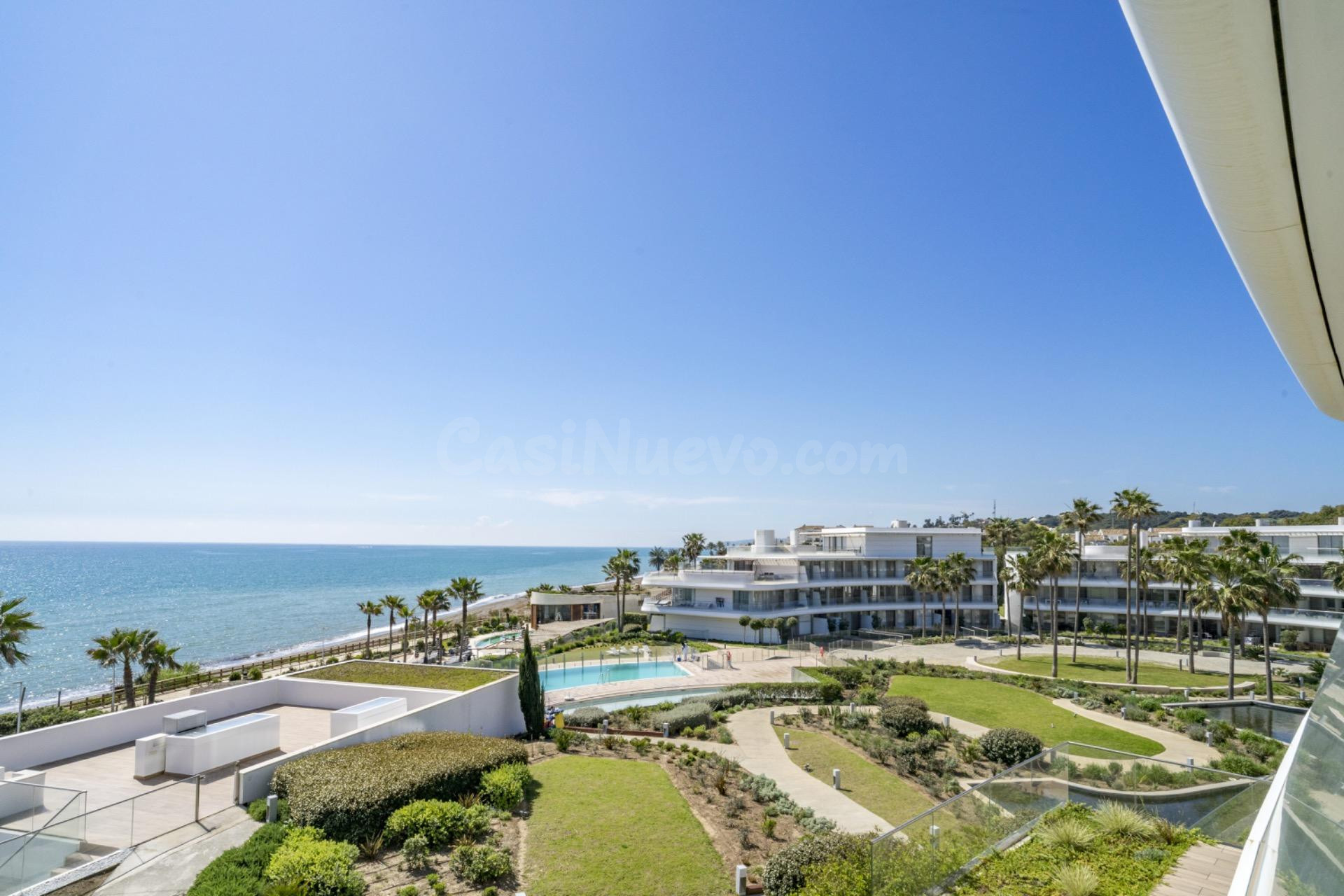 Apartamento de 3 dormitorios con vistas al mar en Estepona - foto 3