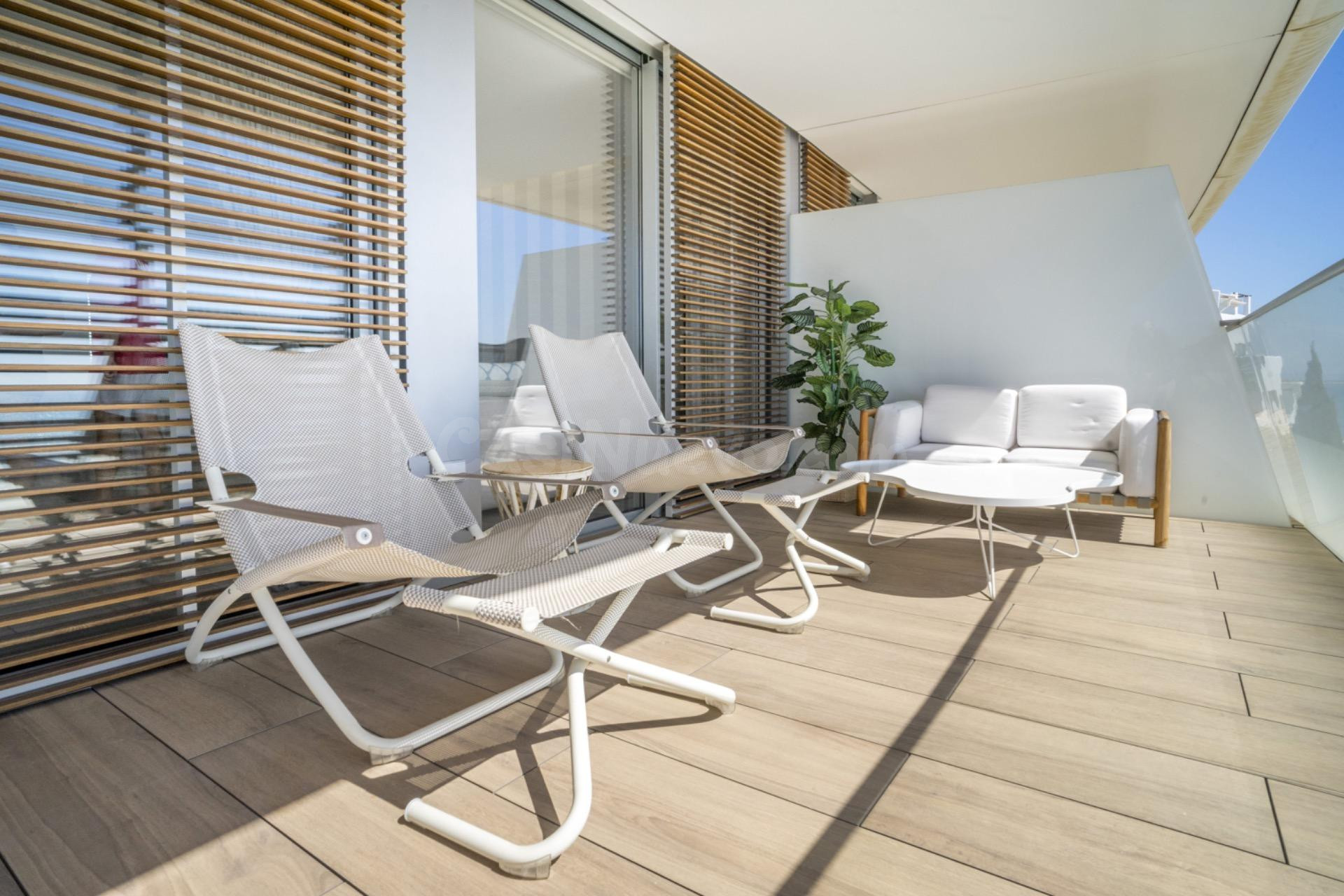 Apartamento de 3 dormitorios con vistas al mar en Estepona - foto 5