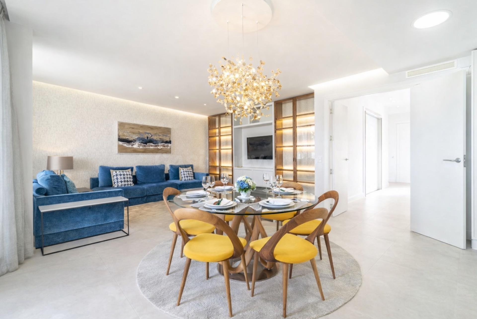 Apartamento de 3 dormitorios en Estepona - foto 2