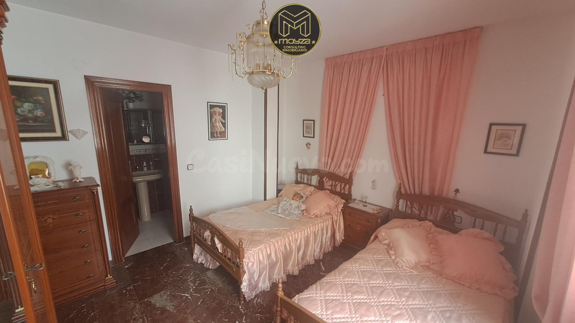 Atico reformado en Jaén con balcón y trastero privado - foto 3