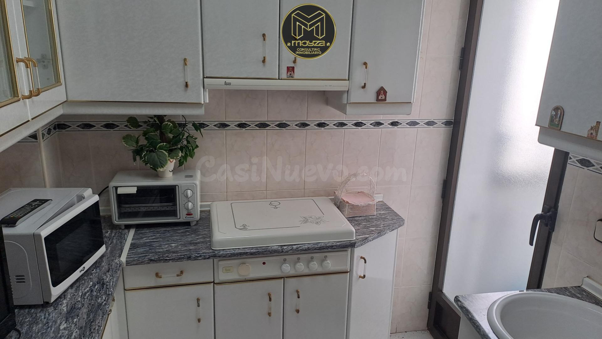 Atico reformado en Jaén con balcón y trastero privado - foto 4