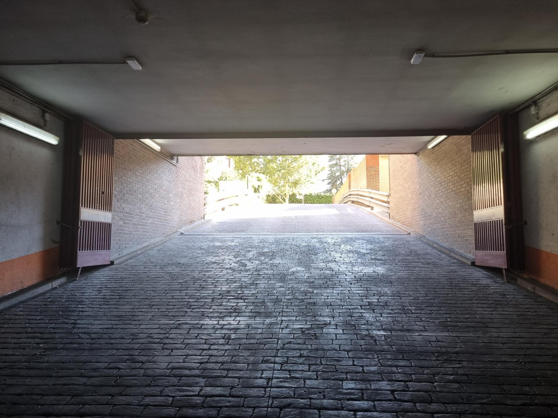 Plaza para coche grande - foto 4