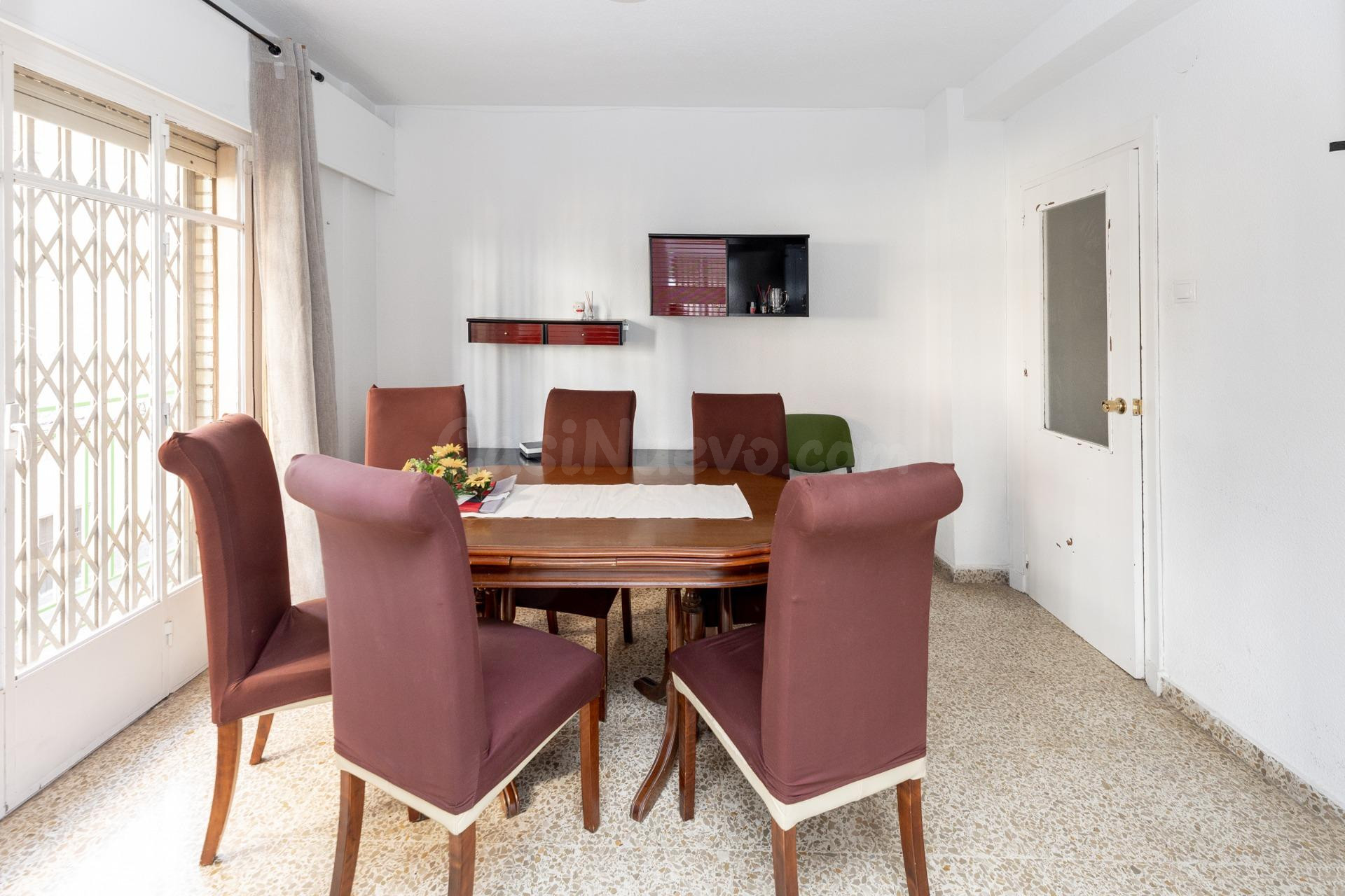 Venta de piso de 4 dormitorios y 2 baños en Granada (Zona Ce - foto 2