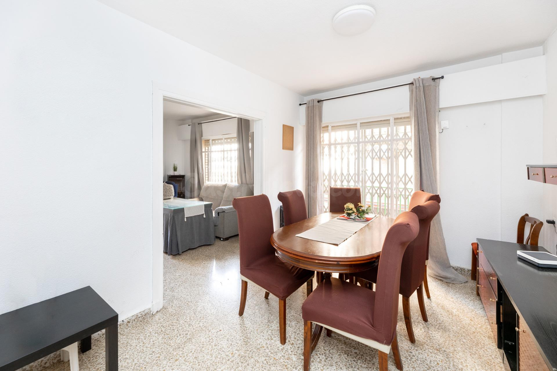 Venta de piso de 4 dormitorios y 2 baños en Granada (Zona Ce - foto 3