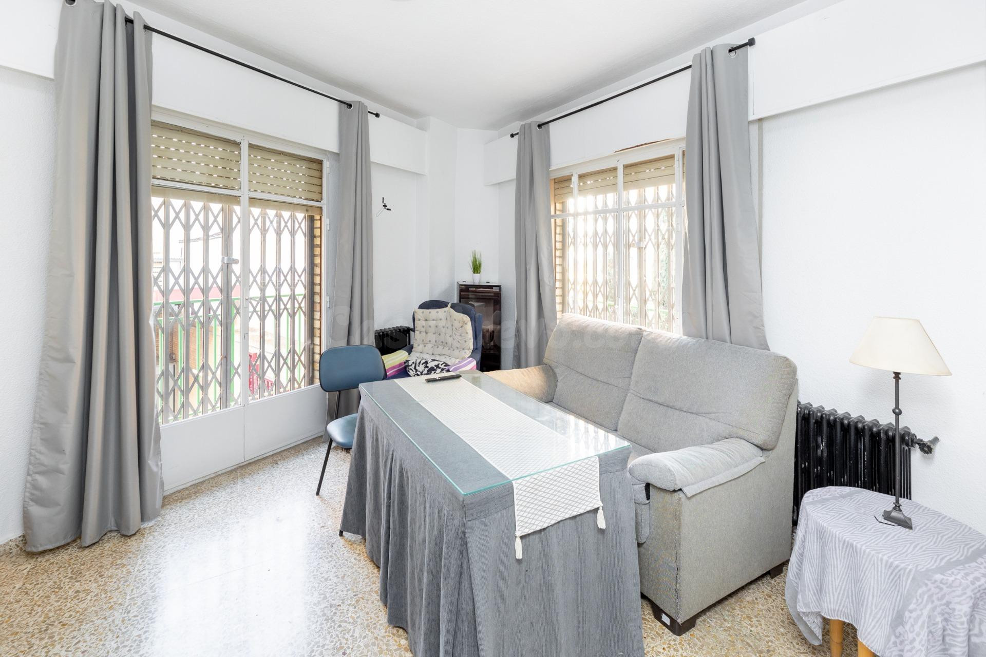 Venta de piso de 4 dormitorios y 2 baños en Granada (Zona Ce - foto 4