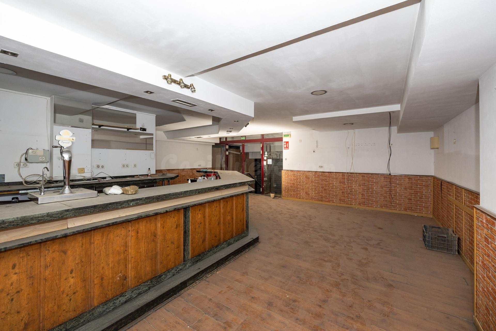 SE VENDE LOCAL COMERCIAL FRENTE estación DE AUTOBUSES - foto 4