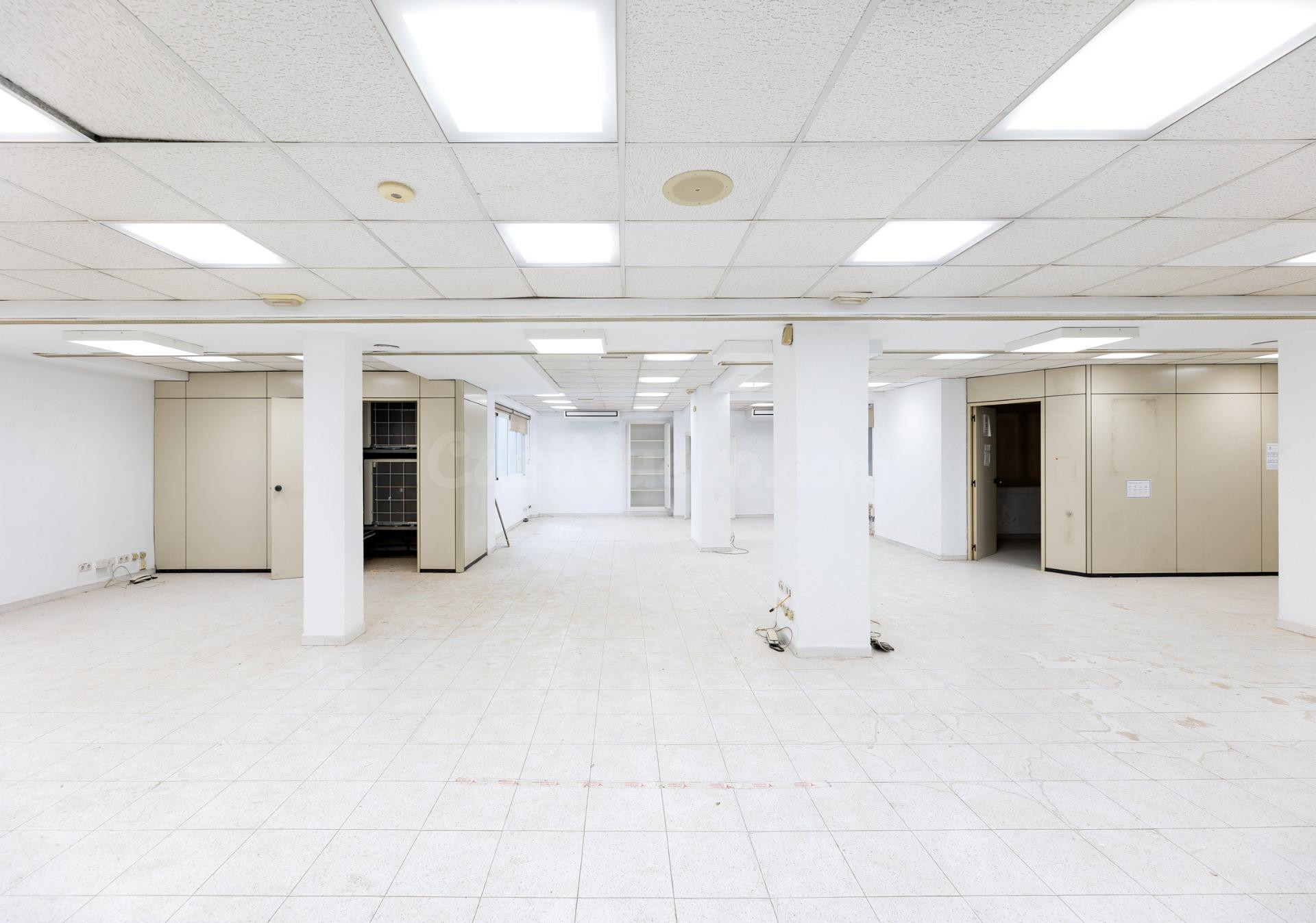 Vivienda de 170 m2 con 5 dormitorios en Gran Vía – Amplia y  - foto 4