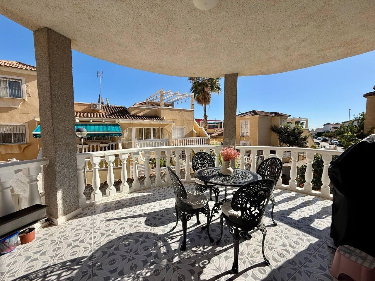 Casa independiente en gran parcela con piscina comunitaria y - foto 5