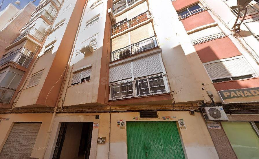 SE VENDE inmueble ALQUILADO en Almería - foto 2
