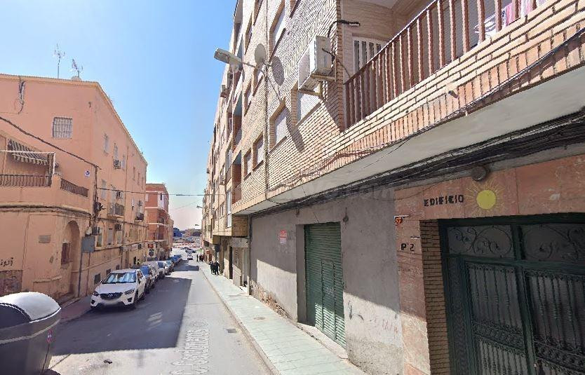 SE VENDE inmueble ALQUILADO en Almería - foto 2