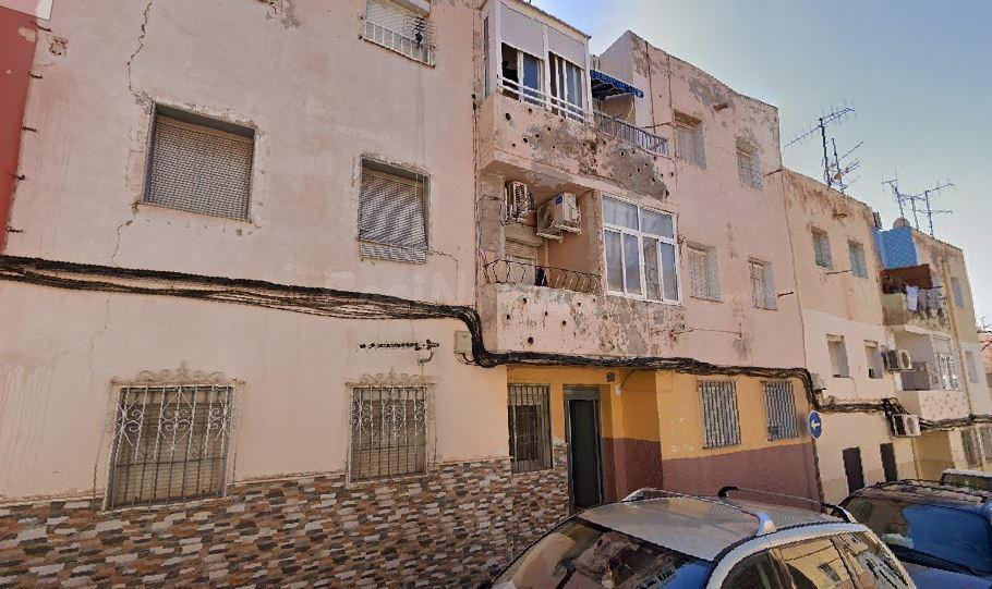 SE VENDE inmueble ALQUILADO en Almería - foto 2