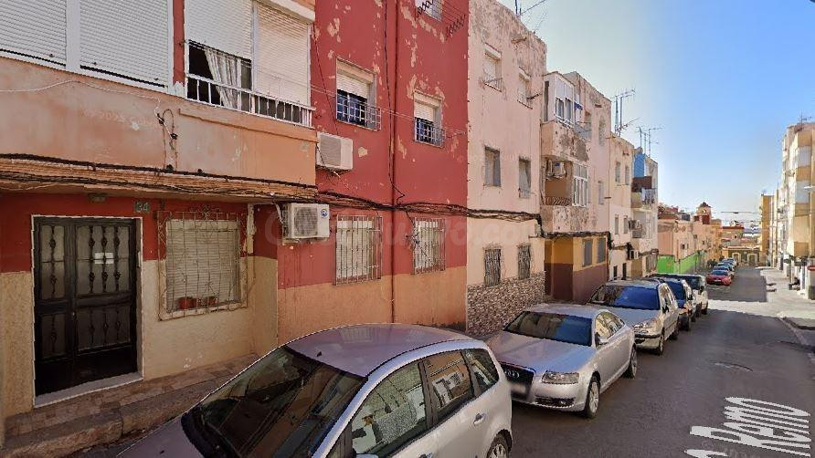 SE VENDE inmueble ALQUILADO en Almería - foto 3