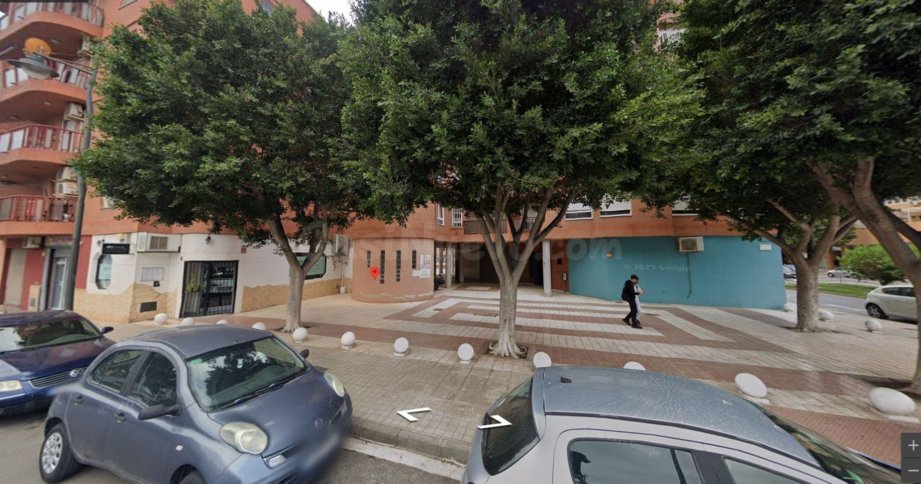 SE VENDE inmueble ALQUILADO en Almería - foto 2