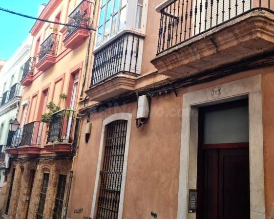 SE VENDE inmueble ALQUILADO en Cádiz - foto 2