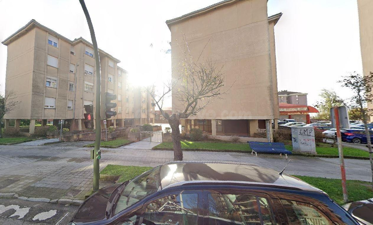 SE VENDE inmueble ALQUILADO en Santander - foto 2