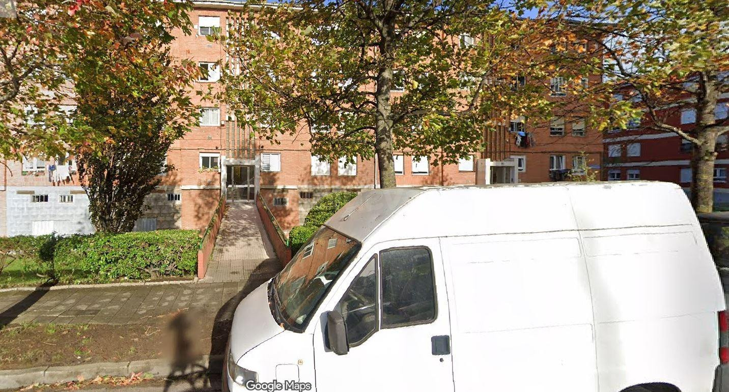 SE VENDE inmueble ALQUILADO en Santander - foto 2