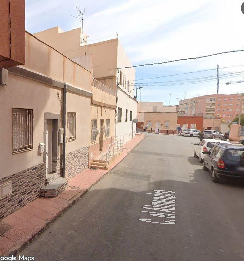 SE VENDE inmueble ALQUILADO en Almería - foto 3