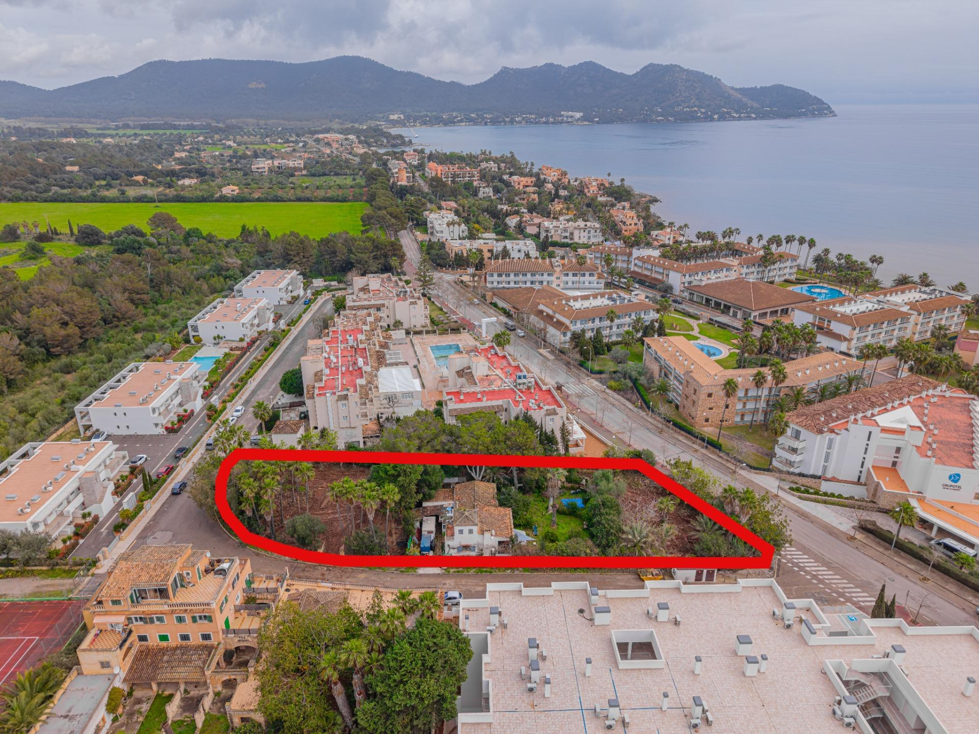 4 SOLARES ADOSADOS, URBANOS A ESCASOS METROS DEL MAR, EN SON SERVERA.