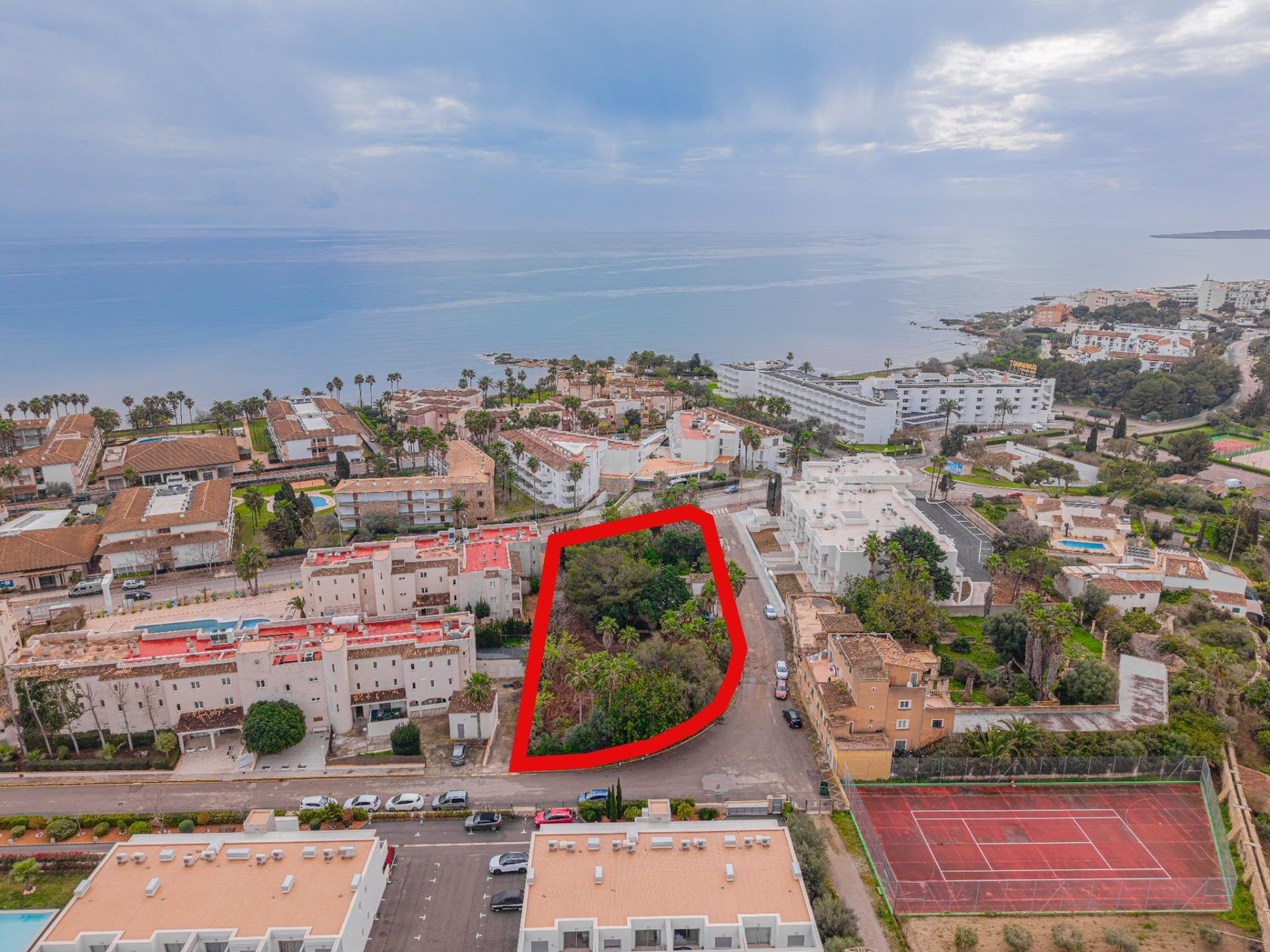 4 SOLARES ADOSADOS, URBANOS A ESCASOS METROS DEL MAR, EN SON - foto 3