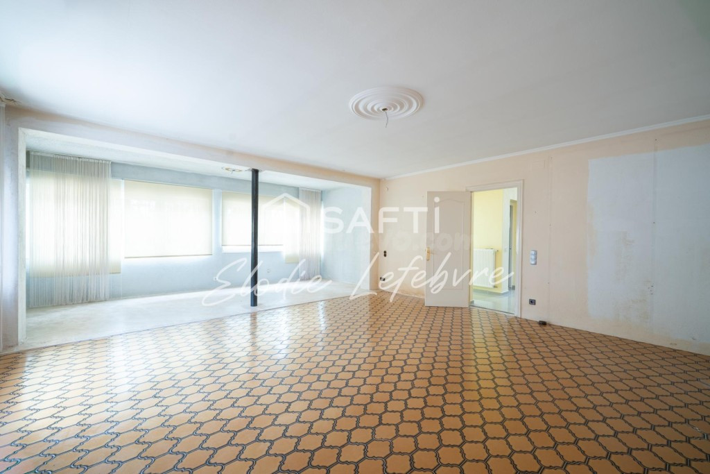 Villa de 4 dormitorios con jardín, garaje y gran potencial – - foto 2