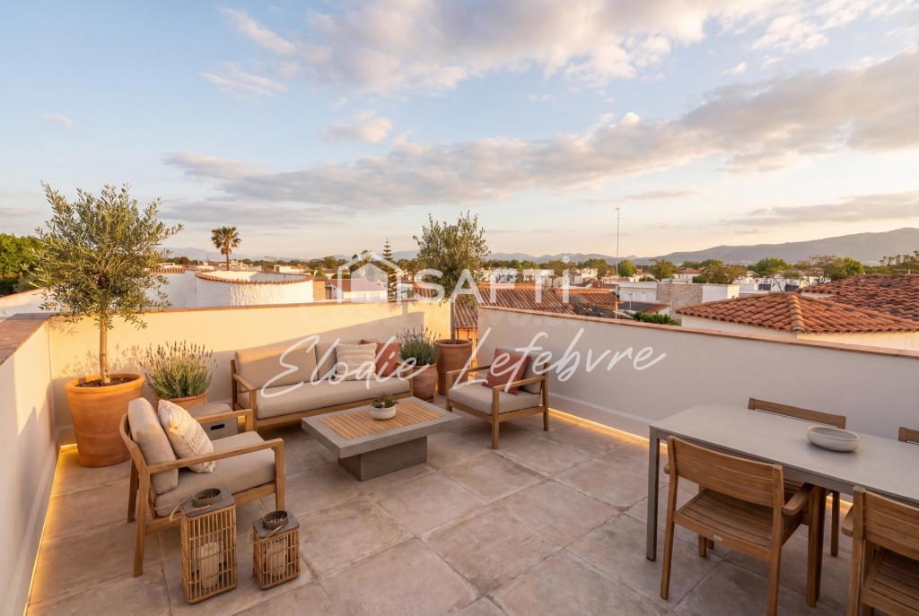 Villa de 4 dormitorios con jardín, garaje y gran potencial – - foto 5