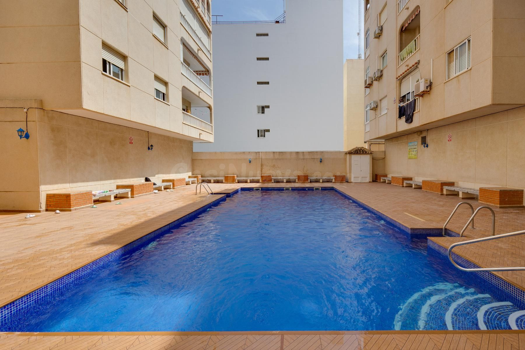 APARTAMENTO DE 1 DORMITORIO Y 1 BAÑO EN TORREVIEJA (ACEQUION) - foto 2