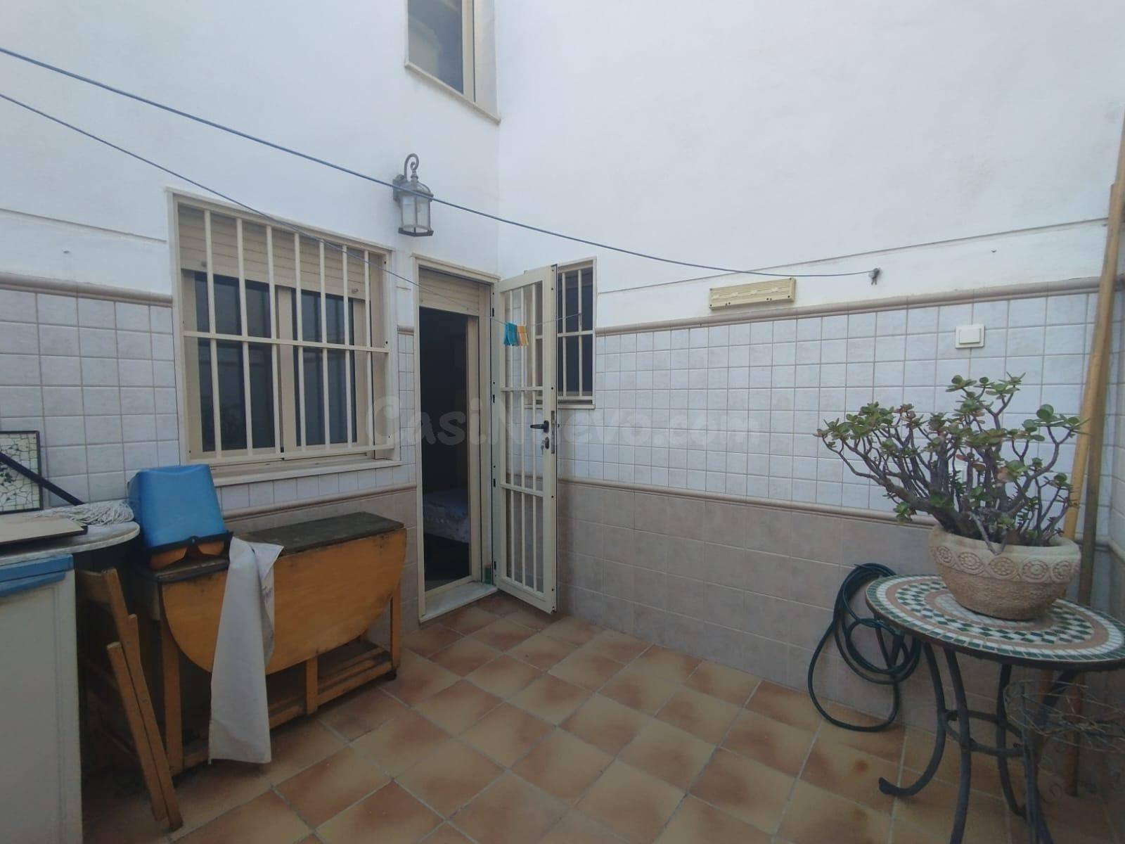 Amplio apartamento de 3 dormitorios en el centro de Guardama - foto 2