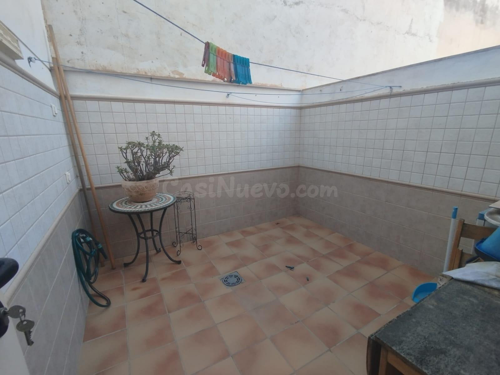 Amplio apartamento de 3 dormitorios en el centro de Guardama - foto 3