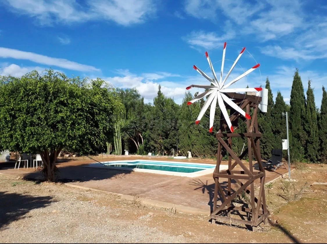 CASA DE CAMPO CON PISCINA Y TERRENO - foto 5