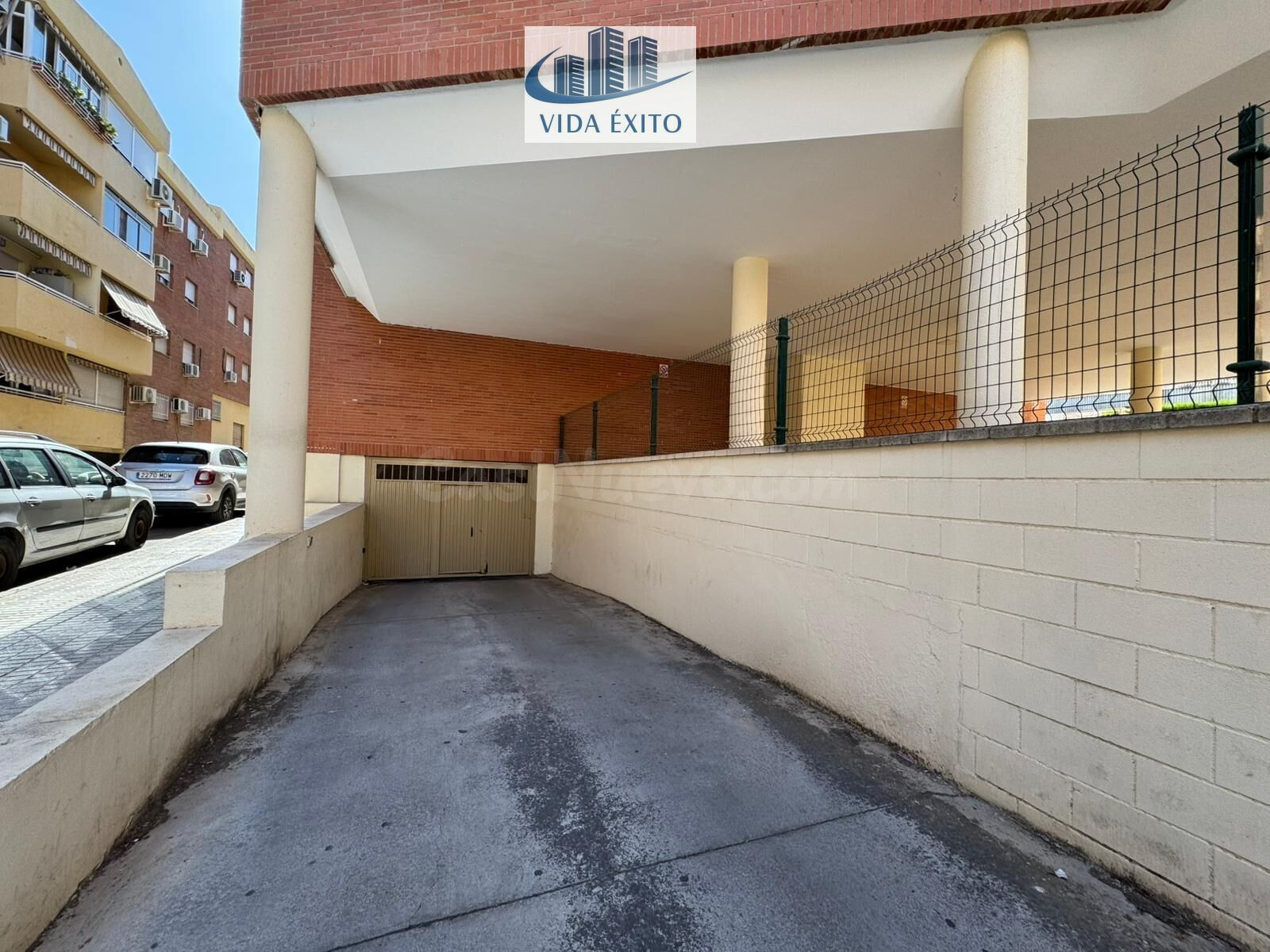 Piso amueblado con terraza y piscina en Linares - foto 4